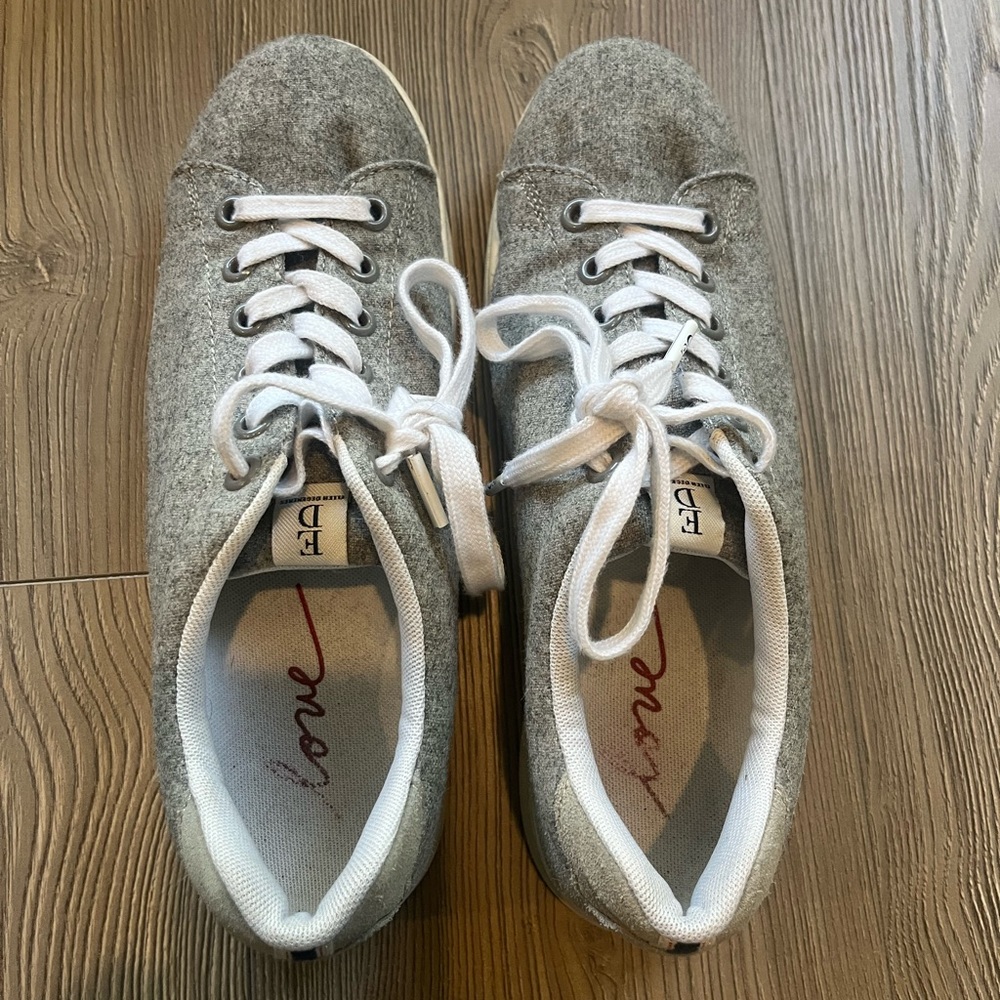 Ellen Degeneres LOVE grey flannel sneakers, 8.5, so adorable and stylish!